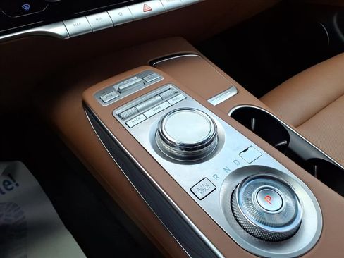 Used 2024 Genesis GV70 2.5T w/ Advanced Package image 19