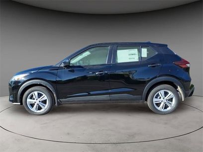 New 2025 Nissan Kicks Play S