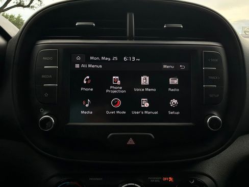 Used 2025 Kia Soul LX w/ LX Technology Package FWD image 27
