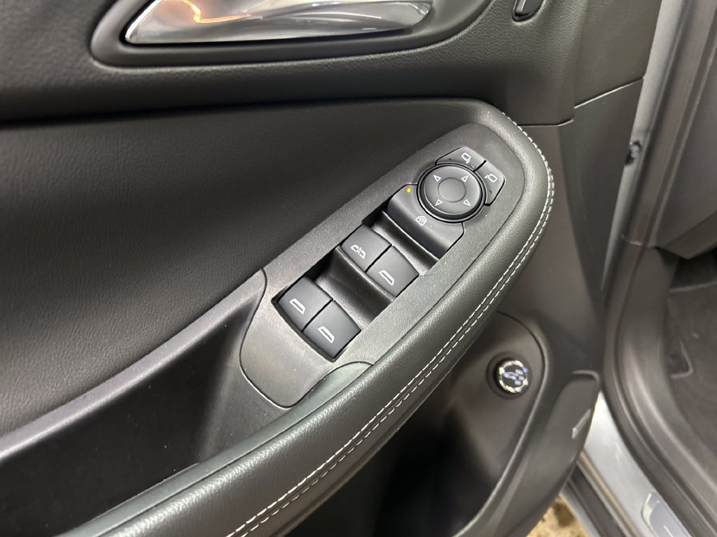 Used 2024 Buick Encore GX Avenir w/ Avenir Convenience Package AWD/4WD image 16