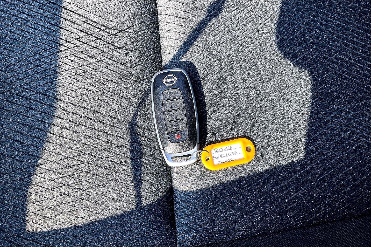 Used 2025 Nissan Rogue SV AWD/4WD image 36