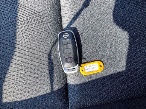 Used 2025 Nissan Rogue SV AWD/4WD image 36