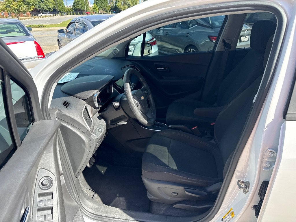 Used 2019 Chevrolet Trax LS w/ Tint and Cruise Package FWD image 11