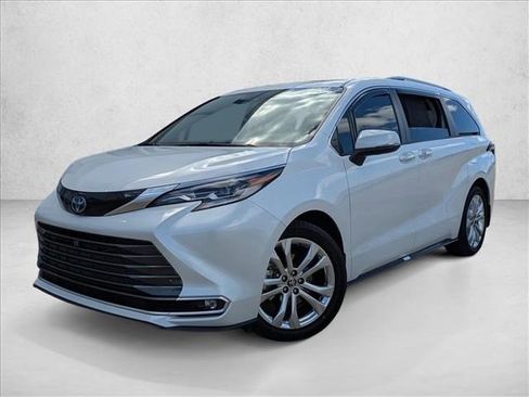 Certified 2023 Toyota Sienna Platinum image 1