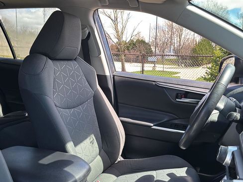 Used 2020 Toyota RAV4 XLE w/ Convenience Package image 15