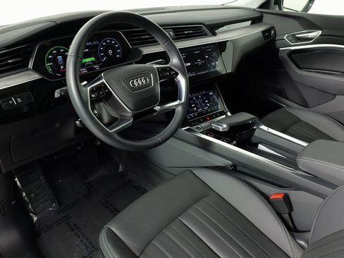 Used 2022 Audi e-tron Premium Plus w/ Premium Plus Package image 41