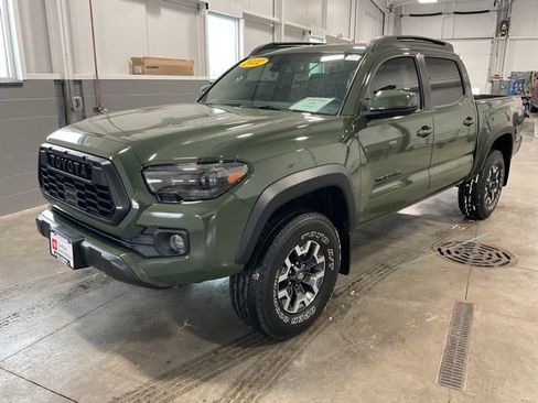 Used 2022 Toyota Tacoma TRD Off-Road image 3