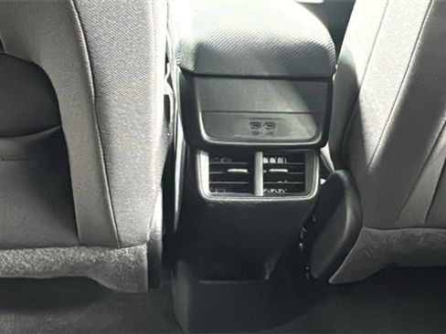 Used 2025 Chevrolet Equinox LT image 36