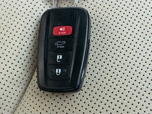 Used 2022 Toyota Highlander Limited FWD image 38