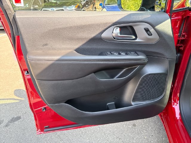 New 2027 Chrysler Pacifica Select FWD image 16