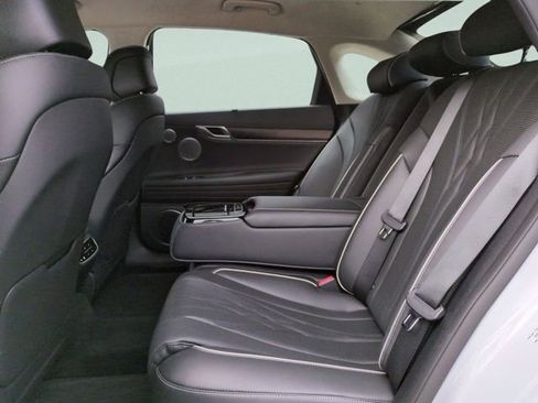 Certified 2023 Genesis G80 Base image 12