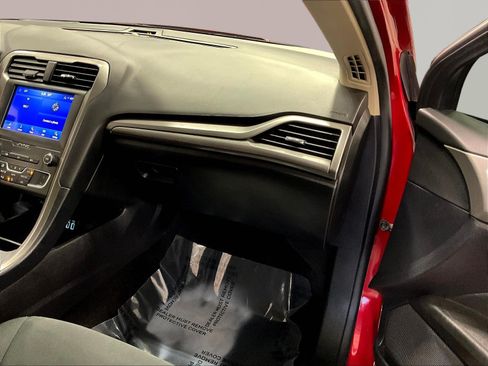 Used 2020 Ford Fusion SE FWD image 24