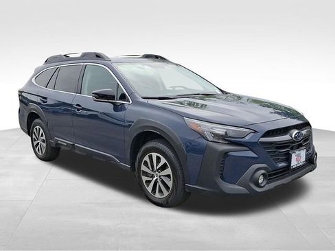 Used 2025 Subaru Outback Premium AWD/4WD image 1