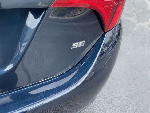Used 2018 Toyota Corolla SE w/ Carpet Mat Package (TMS) FWD image 6