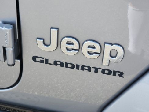 Used 2020 Jeep Gladiator Overland image 21
