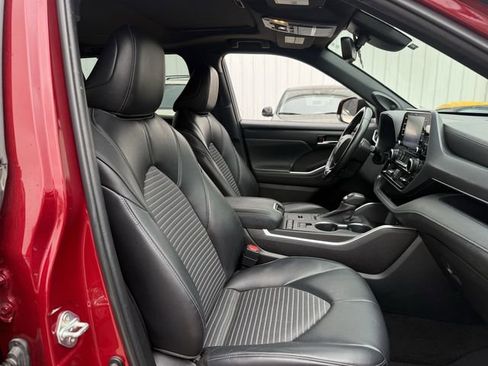 Used 2022 Toyota Highlander XSE FWD image 29