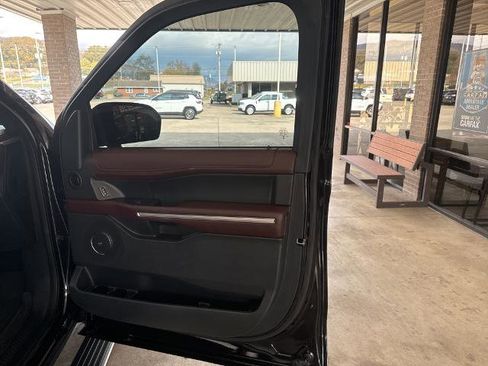 Certified 2023 Ford Expedition Limited image 24