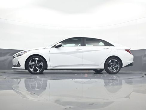 Certified 2021 Hyundai Elantra SEL w/ Convenience + Premium Package FWD image 29