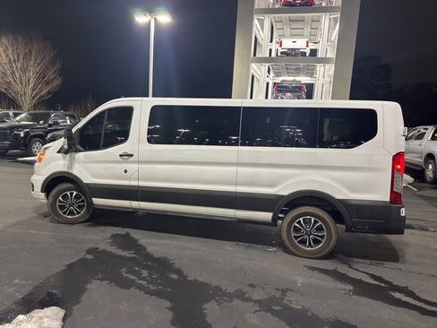 Used 2022 Ford Transit 350 XLT image 4