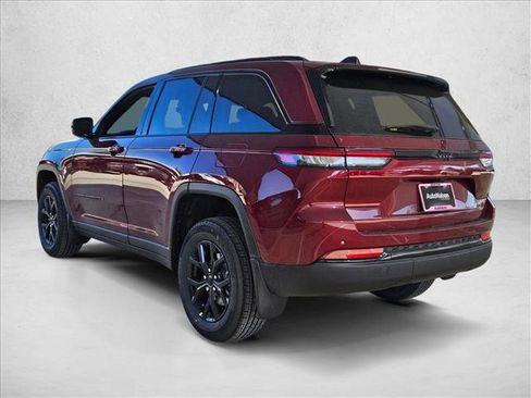 New 2025 Jeep Grand Cherokee Altitude image 9