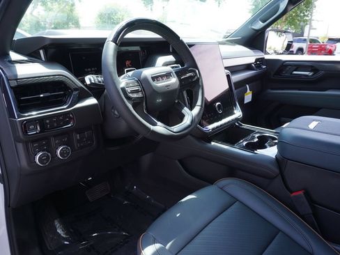 New 2026 GMC Yukon AT4 w/ AT4 Premium Plus Package AWD/4WD image 18