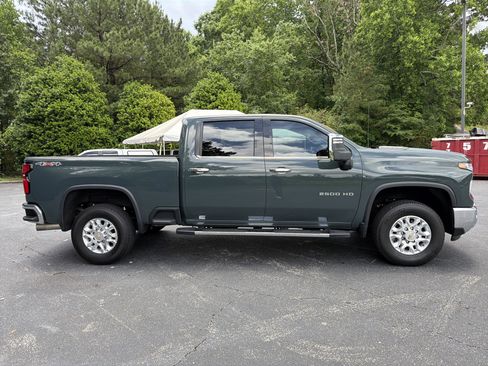 Used 2025 Chevrolet Silverado 2500 LTZ w/ LTZ Convenience Package AWD/4WD image 4