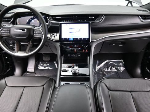 New 2025 Jeep Grand Cherokee Limited w/ Luxury Tech Group II image 32