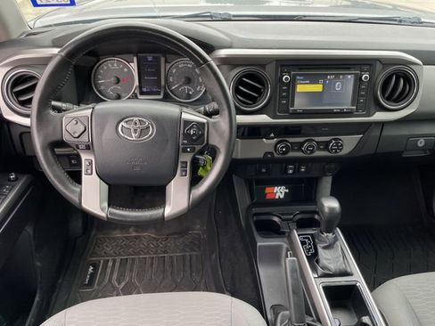 Used 2018 Toyota Tacoma SR5 RWD image 11