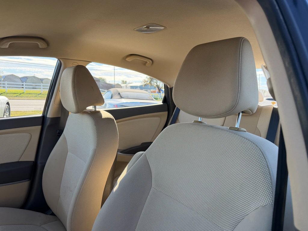 Used 2012 Hyundai Accent GLS w/ Comfort Pkg 2 FWD image 10