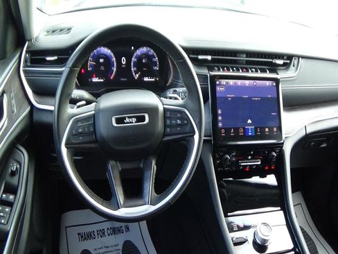 Used 2023 Jeep Grand Cherokee L Limited image 14