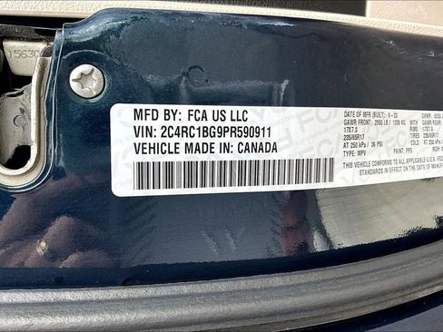 Used 2023 Chrysler Pacifica Touring-L FWD image 18