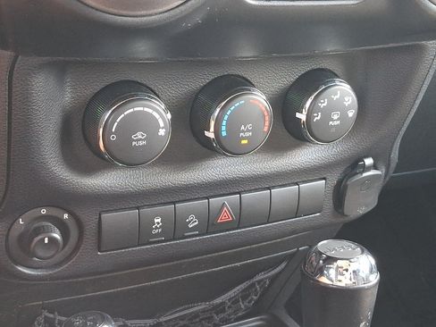 Used 2016 Jeep Wrangler Unlimited Sport w/ Quick Order Package 24S AWD/4WD image 16