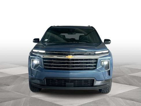 Used 2024 Chevrolet Traverse LT FWD image 3