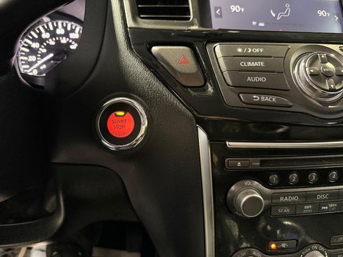 Used 2019 Nissan Pathfinder SV image 14