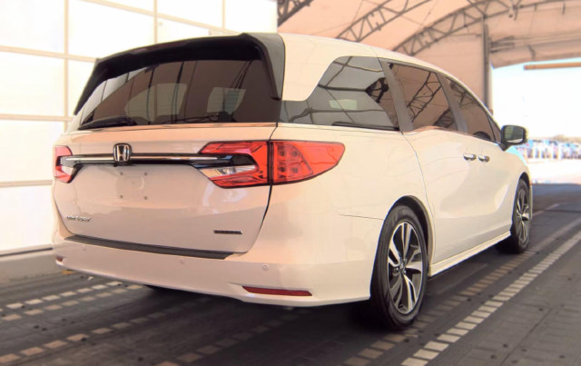 Used 2022 Honda Odyssey Touring image 3