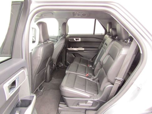Used 2024 Ford Explorer XLT w/ Equipment Group 202A AWD/4WD image 20