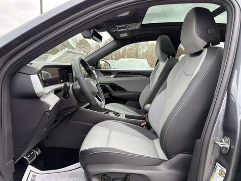 New 2026 Volkswagen Tiguan SE R-Line image 11