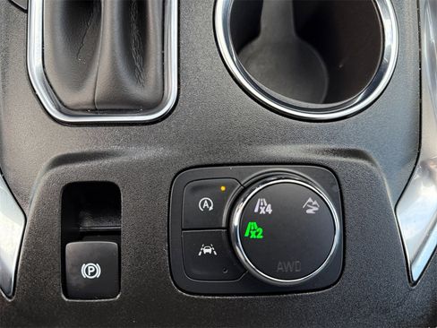 Used 2023 Chevrolet Traverse LT image 9