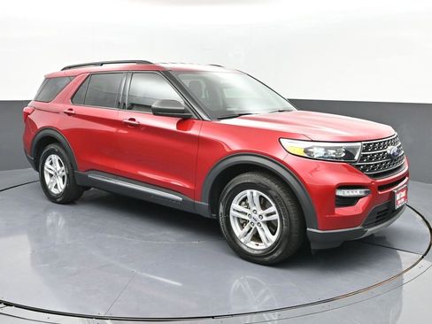 Used 2024 Ford Explorer XLT w/ Equipment Group 202A image 2