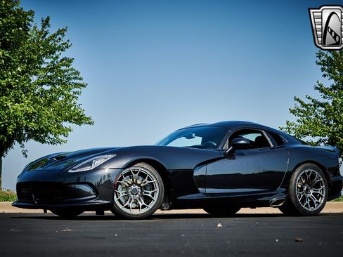 Used 2013 SRT Viper GTS w/ GTS Laguna Interior Pkg image 2