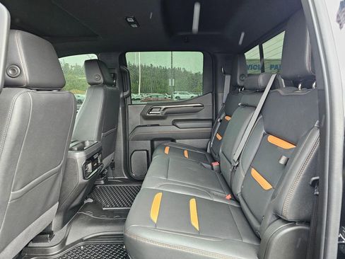 Used 2023 GMC Sierra 1500 AT4 w/ AT4 Premium Package AWD/4WD image 17