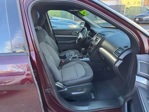 Used 2019 Ford Explorer XLT image 20
