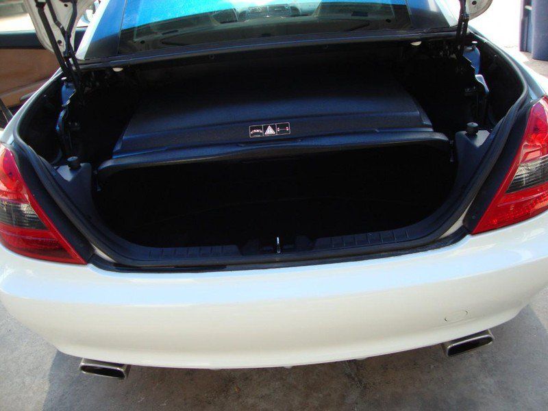 Used 2009 Mercedes-Benz SLK 350 image 4