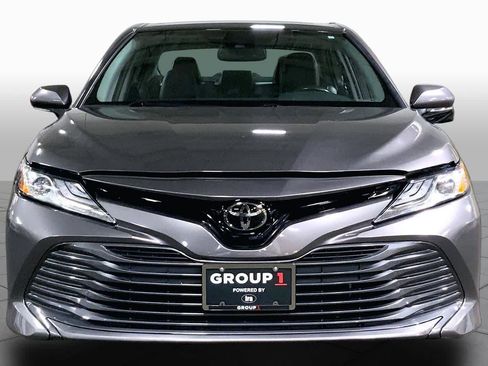 Used 2019 Toyota Camry XLE FWD image 4