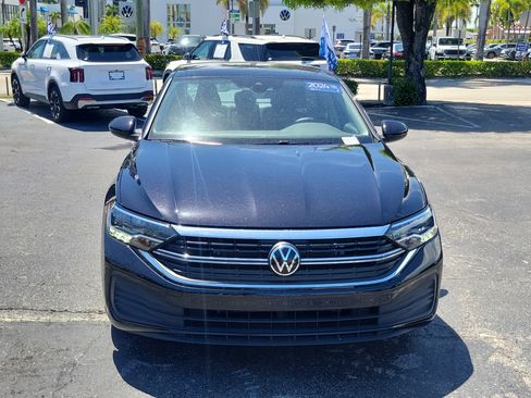 Certified 2024 Volkswagen Jetta SE w/ Panoramic Sunroof Package FWD image 2