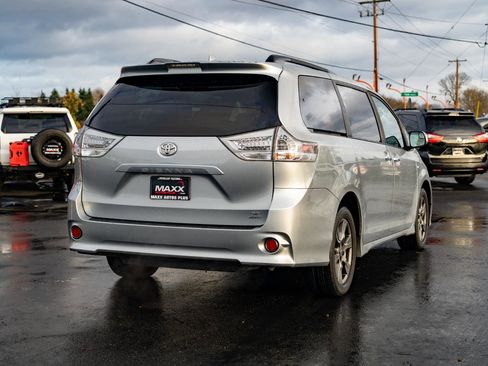 Used 2020 Toyota Sienna SE AWD/4WD image 9