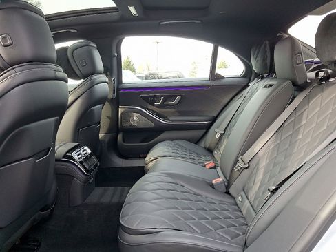 Used 2024 Mercedes-Benz S 580 S 580 image 10