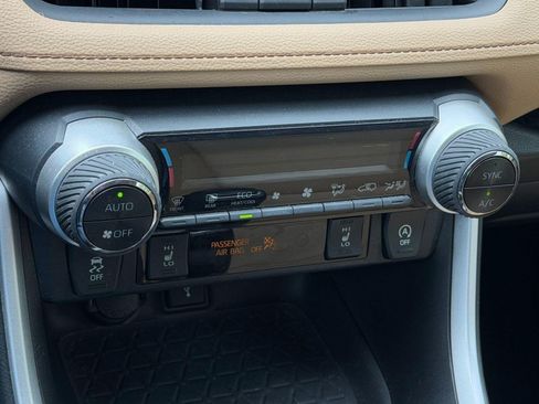 Used 2020 Toyota RAV4 XLE Premium AWD/4WD image 17