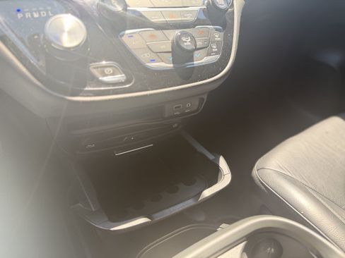 Used 2018 Chrysler Pacifica Touring-L Plus FWD image 21