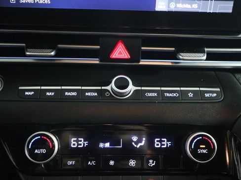 Used 2025 Hyundai Elantra SEL image 35